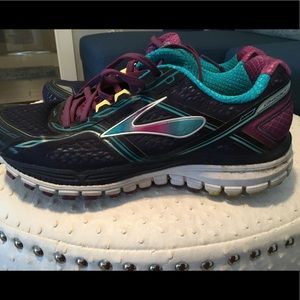 Brooks Women’s Ghost 8 Running Shoes. Size 8.5M.
